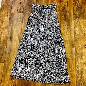 Long flowy maxi skirt; Great condition